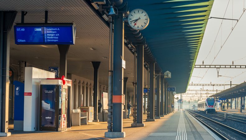 Schweiz: Fast alle Bahnhöfe sind leer am morgen