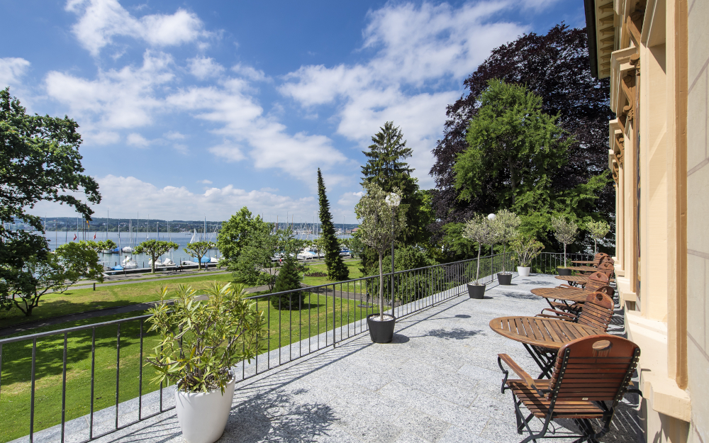 Villa Prym in Konstanz am Bodensee: Event Location und Tagungsräumlichkeiten mit Seeblick auf der Terrasse direkt an der Uferpromenade.