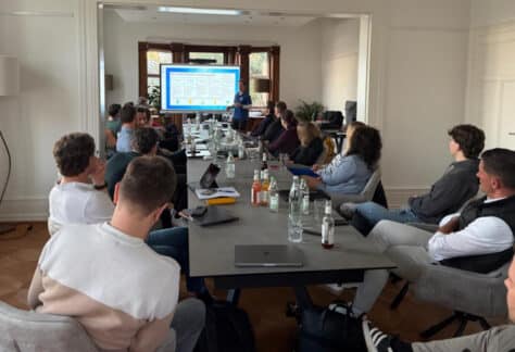 Samuel Häckel erklärt KI Datenstrategie beim MC Lago Workshop in der Villa Prym Konstanz