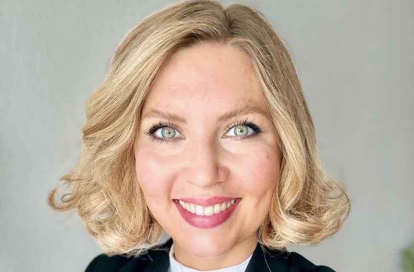 Marketing: Gehaltsverhandlung: 3 Zahlen, die dich stark machen | Webinar 2026. Fabienne Weihtag Rechtsanwältin Verhandlungsexpertin im MC Lago Webinar Gehaltsverhandlung September 2026