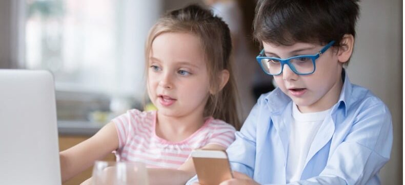 Kinder nutzen Computer und Smartphone im Alltag – KI, Datenschutz und Jugendschutz als Herausforderung fuer Familien und KMU