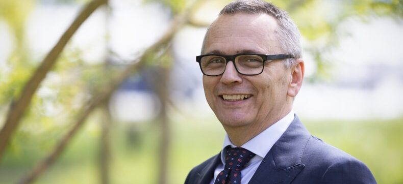 Webinar MC Lago Ist Ihre KI fit KI Fitness Check für KMU mit Urs E Gattiker